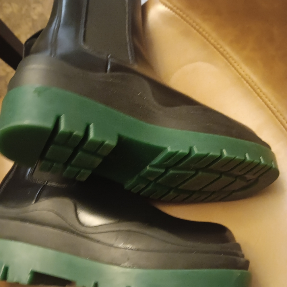 Boots - Picture 3 of 4